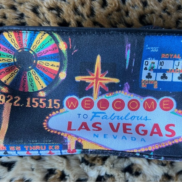 🎰 Las Vegas-Themed Cosmetic Bag with Mini Mirror & Brush Set - Picture 1 of 7